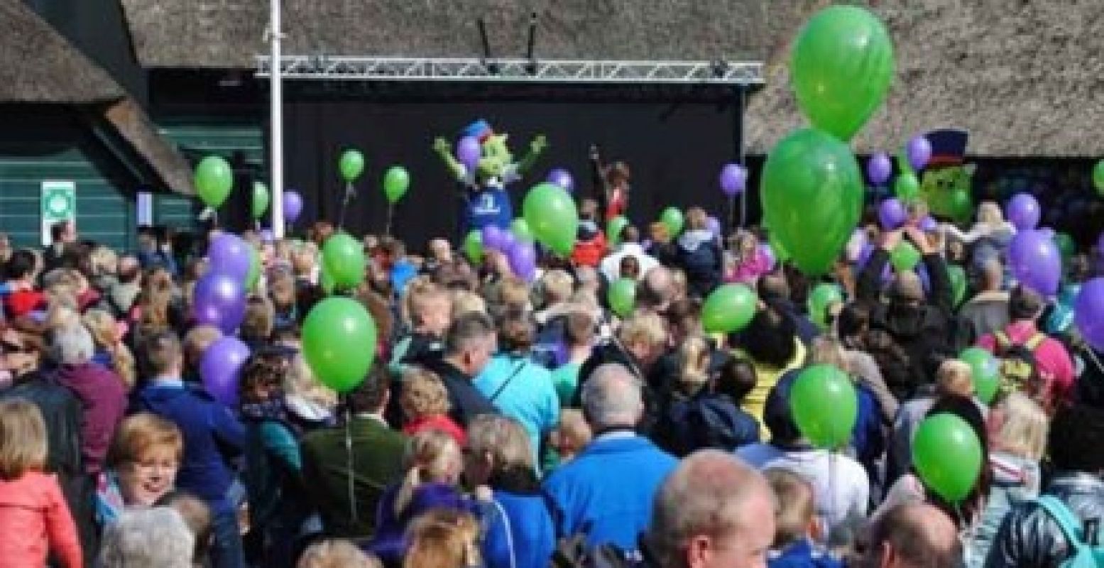 Familiepark Nienoord opent de deuren met heel veel groene ballonnen. Foto: Landgoed Nienoord