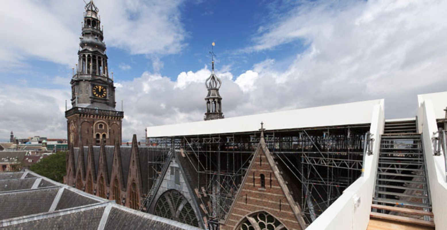 Beklim de Oude Kerk via een steigerconstructie aan de buitenkant. Foto: Wim Hanenberg