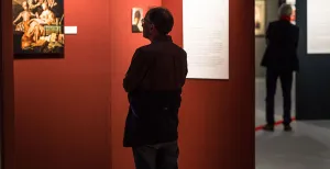 Maak een tocht langs Rembrandts schildercarrière in de RAI De replica's hangen er in ware grootte. Van kleine portretten tot de Nachtwacht op ware, oorspronkelijke grootte. Foto: David Hup