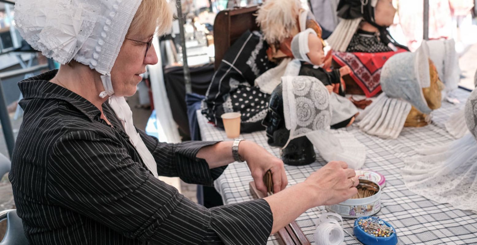 Ontmoet de knipmutsmaakster op de Siepelmarkt. Foto: © VVV Ootmarsum-Dinkelland