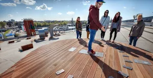 11 topterrassen die je niet wil missen Spelen voor zonnewijzer. Het dakterras van NEMO Science Museum is een belevenis. Foto: NEMO Science Museum © DigiDaan