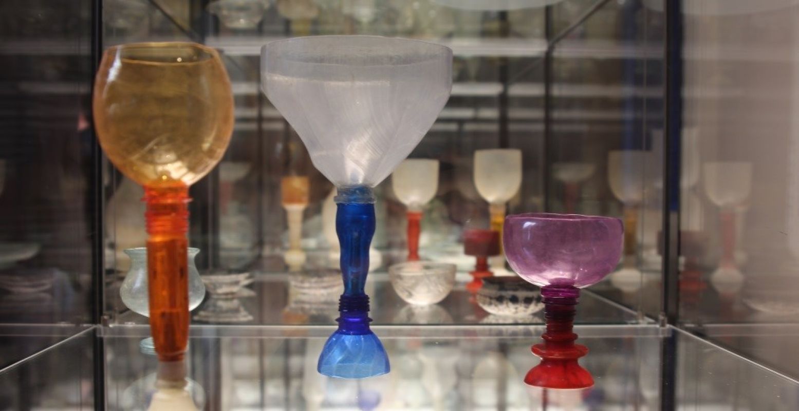 Zoals een Romeinse dame ooit zei: "Ik drink liever uit een glas, want zilverwerk stinkt". Foto: Redactie DagjeWeg.NL