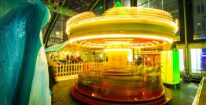 5 Belgische kerstevenementen die betoveren Geniet van verschillende kermisattracties. Foto: Toerisme Oostende vzw
