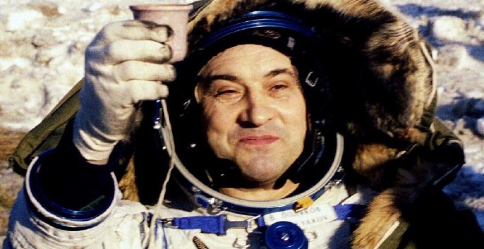 Maar... de Rus Valeri Polyakov maakte het helemaal bont. Hij bleef 438 dagen in de ruimte!