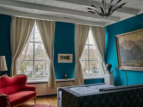 Het huis hangt vol met kunst. Foto: B&B Röderhaus © Christoph Röder Het huis hangt vol met kunst. Foto: B&B Röderhaus © Christoph Röder