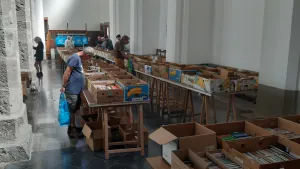 Boekenmarkt in de Minderbroederskerk. Minderbroederskerk, Foto: Frans Meuwissen