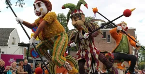 Bonte stoet van bloemencorso_s