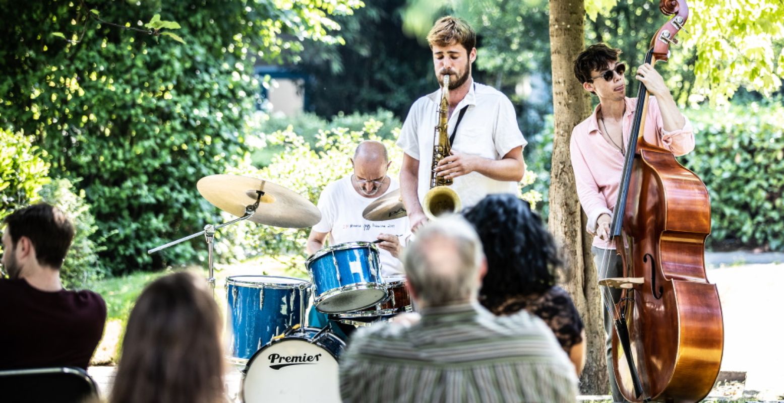 Het Grachtenfestival barst ook van de talentvolle jazzmuzikanten, zoals het Gideon Tazelaar Trio. Foto: Melle Meivogel