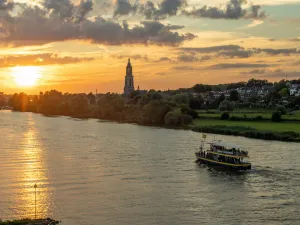 Zie prachtig uitzicht tot aan het einde van de vaart. Foto: Stichting Rijnoevervaarten