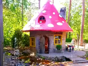 Het Grote Kabouterbos Eén van de kabouterspeelhuisjes. Foto: Het Grote Kabouterbos