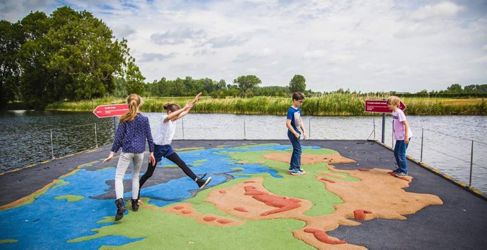 Lekker buitenspelen en op avontuur in het doolhof. Foto: GeoFort.