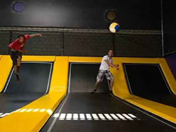 Speel een potje trefbal in de Sport Area. Foto: Jumpsquare Nieuwegein.