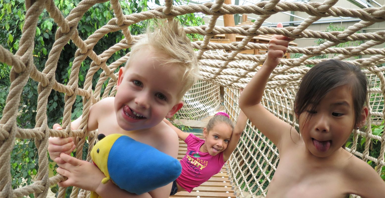Kinderen vermaken zich de hele dag in de jungle van Berkenhof Tropical Zoo. Foto: Berkenhof Tropical Zoo