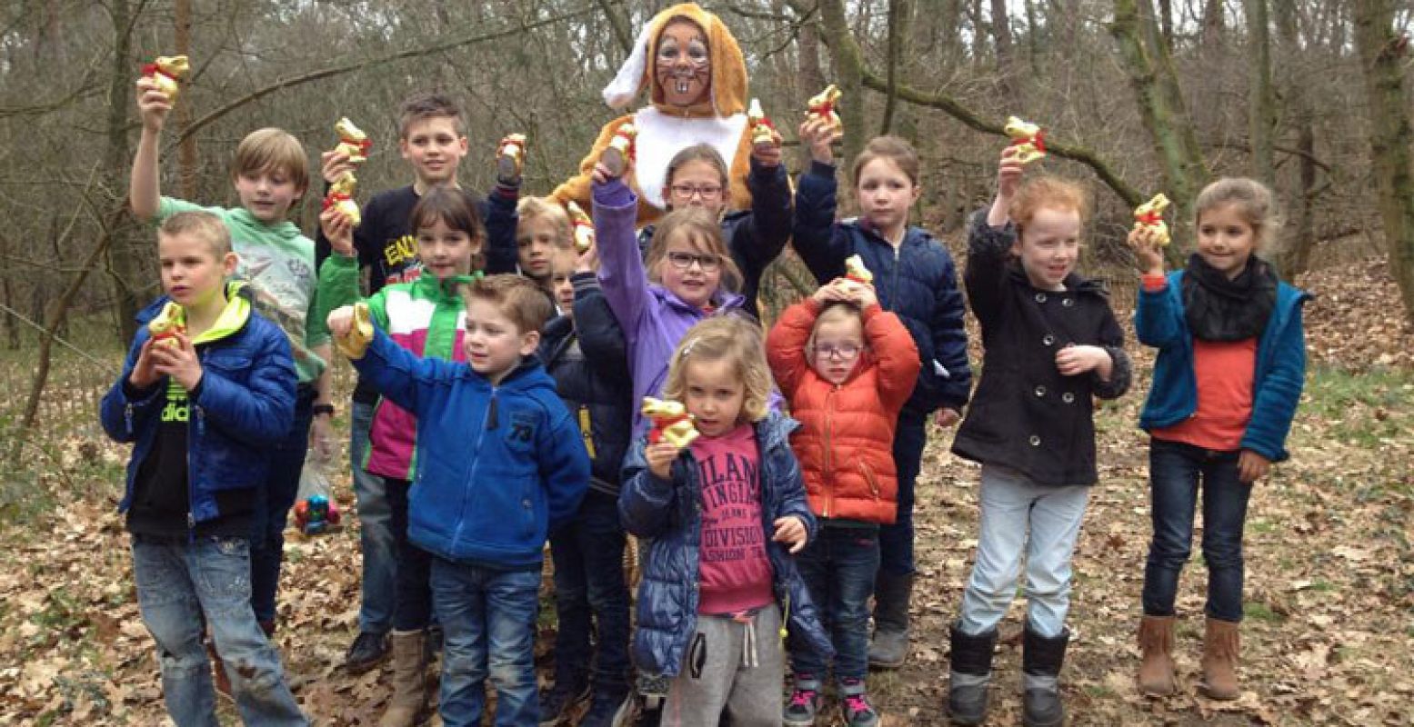 Speuren naar paaseieren in Duinoord.