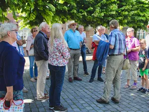 Luister naar de verhalen. Foto: Hans Knuijt