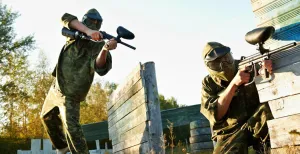 8 gave plekken om te paintballen in Nederland Dek je teamgenoten en versla de tegenstander in allerlei vette paintball games. Foto: Fundustry