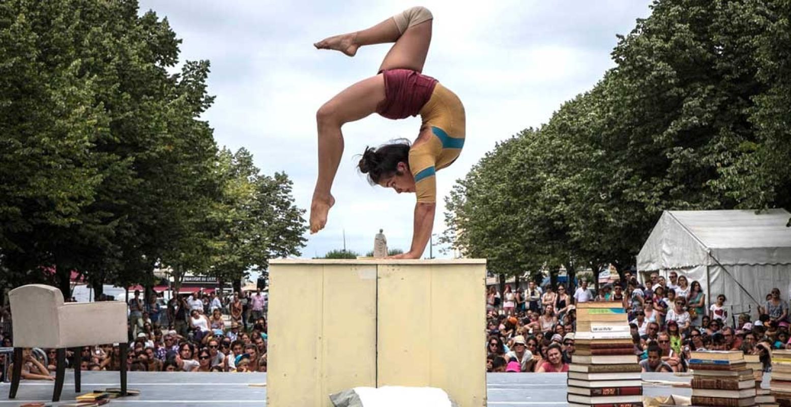 Straattheater in alle soorten en maten! Foto: Robert Descarpentries. Straattheater in alle soorten en maten! Foto: Robert Descarpentries.