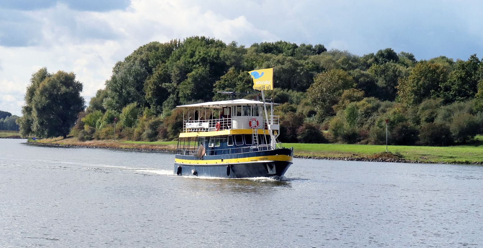 Ga op watersafari met De Blauwe Bever. Foto: Stichting Rijnoevervaarten