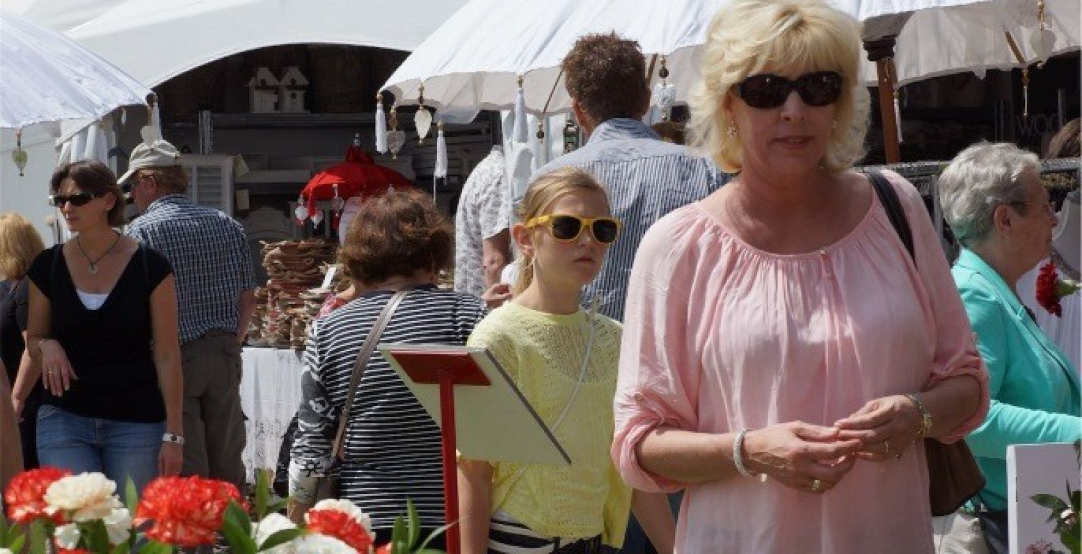 Meer dan honderd kraampjes wachten om ontdekt te worden op Zomer Fair Soestdijk 2015 ! Meer dan honderd kraampjes wachten om ontdekt te worden op Zomer Fair Soestdijk 2015 !