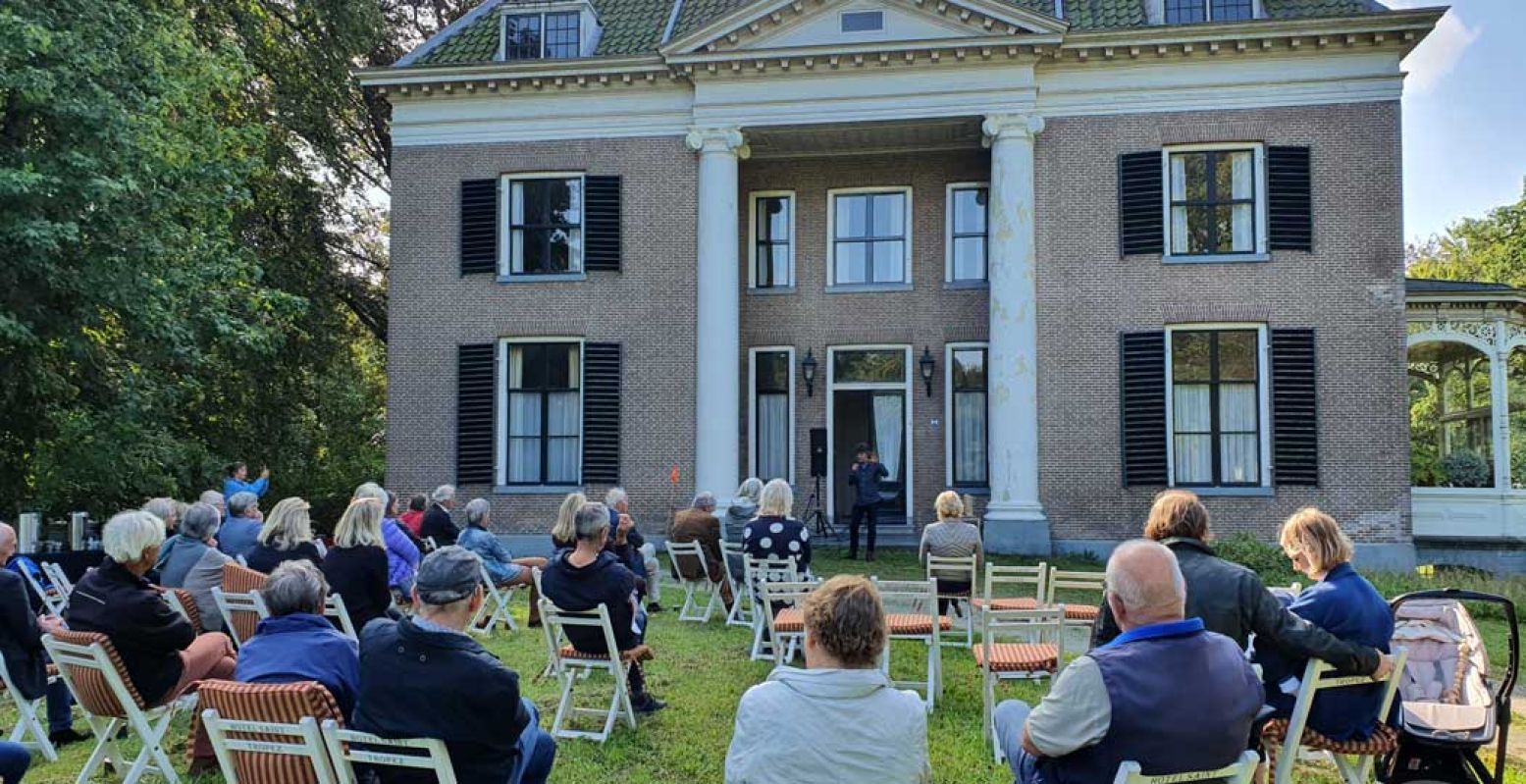 Luister naar boeiende verhalen. Foto: Nederland Monumentenland © Marijke Zwart