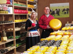 Kaasboerderij en klompenmakerij De Simonehoeve Katwoude, Noord-Holland + 1 review