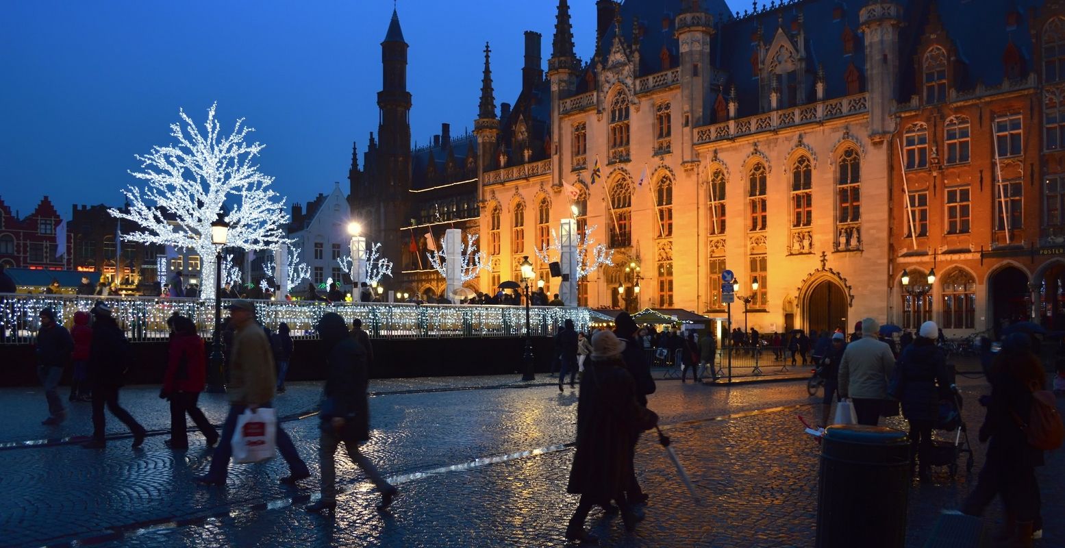 Ga voor een sfeervolle kerstmarkt naar het mooie Brugge. Foto: David Mark via  Pixabay 