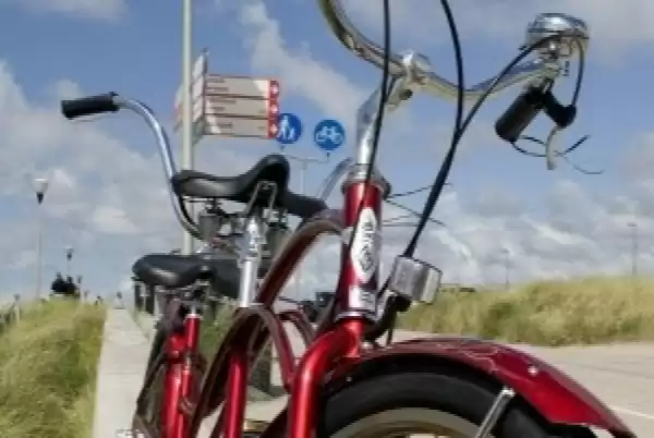 Heerlijk fietsen door Zandvoort. Foto: Behind The Beach. Heerlijk fietsen door Zandvoort. Foto: Behind The Beach.