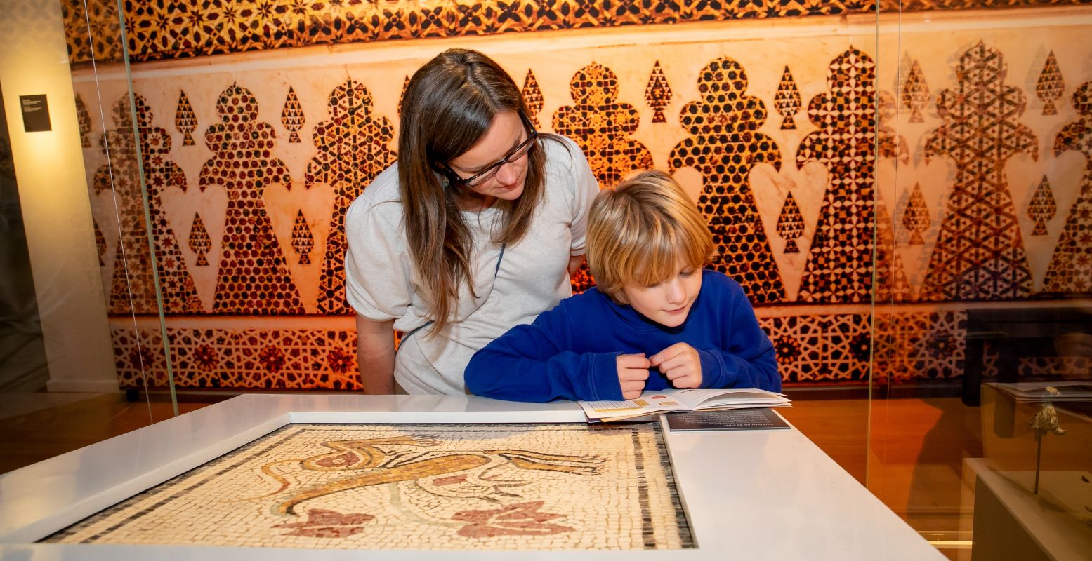 Neem de kinderen mee op een expeditie naar het jaar 1000, een mijlpaal in onze geschiedenis. Foto: Rijksmuseum van Oudheden © Ilona Hartensveld