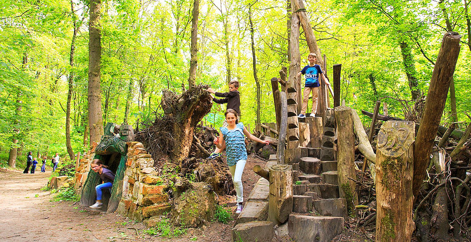 Klimmen, klauteren  en kruipen door Klein Zwitserland. Foto: Speelpark Klein Zwitserland