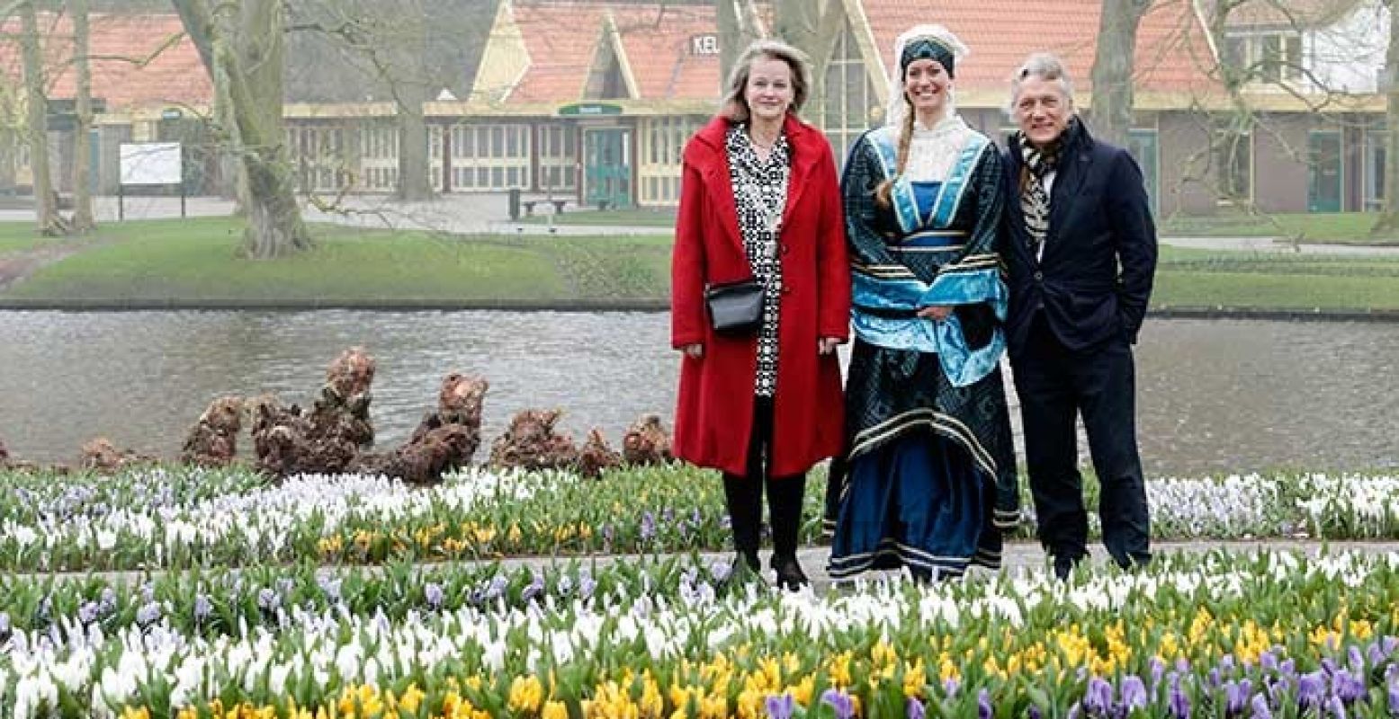 Willem van Gogh (rechts) opende de Keukenhof, die dit jaar in het teken staat van zijn voorvader Vincent van Gogh. Foto: Keukenhof