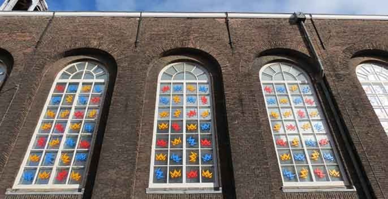 Dordrecht wordt versierd voor het koninklijke feest. Foto: Organisatie Koningsdag Dordrecht