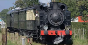 10 leukste dagjes uit met peuters en kleuters in Zeeland Is je kleintje een grote fan van treinen, ga dan eens mee met de historische Stoomtrein Goes-Borsele. Onderweg is ook genoeg te beleven. Foto: DagjeWeg.NL / Eline Visscher