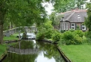 Dorpsgracht van Giethoorn. Foto: 't Zwaantje.