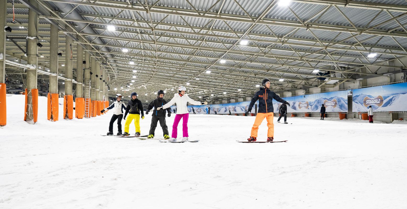 Niet zo goed in skiën of snowboarden? Boek een les! Voor je het weet zoef je als een prof naar beneden. Foto: Meijs