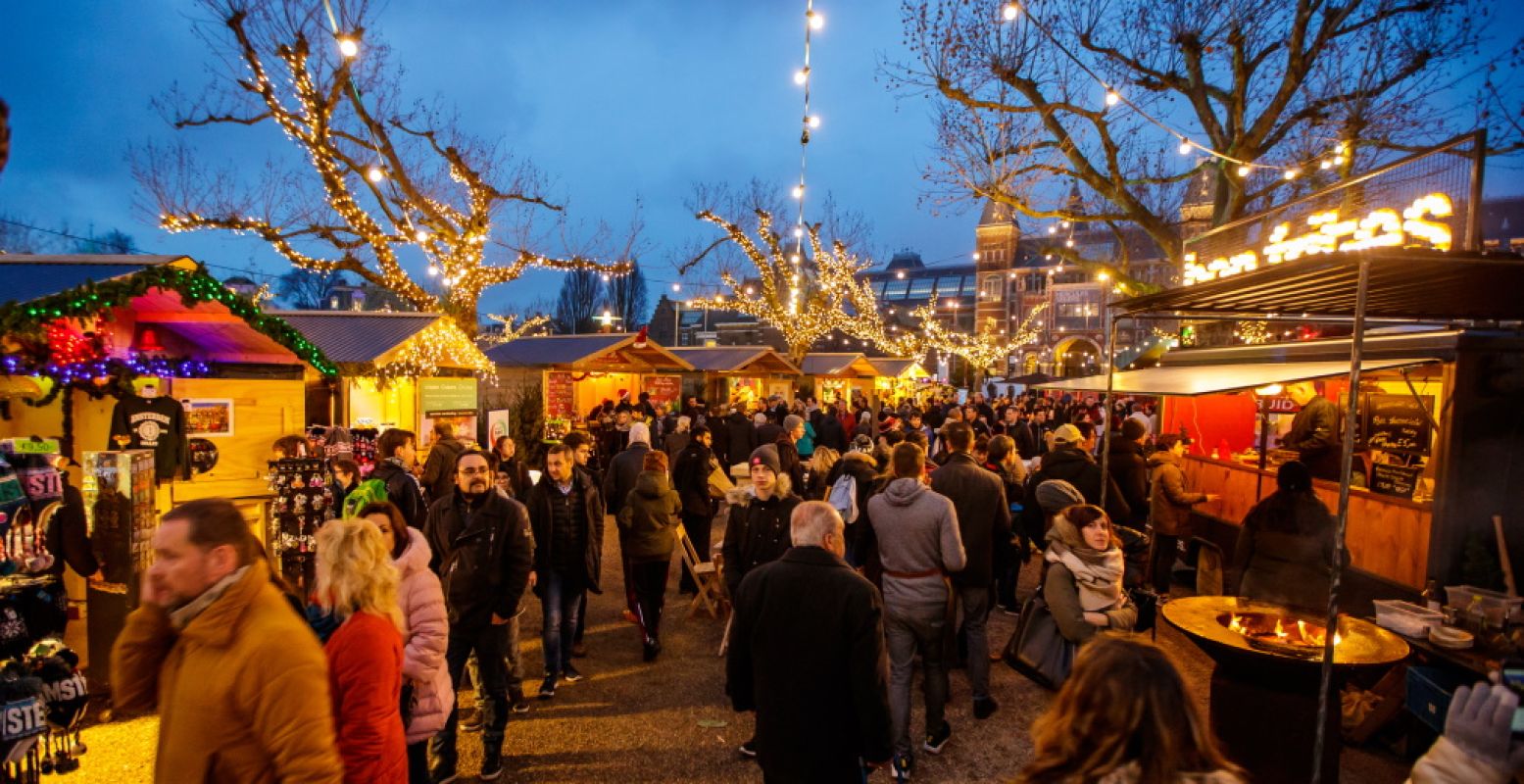 Bezoek de kerstmarkt op het Museumplein. Foto: Ice Amsterdam.