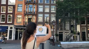 Uniek cactusparadijs in Ruurlo De opening ging gepaard met een kunstzinnige act. Foto: Museum MORE