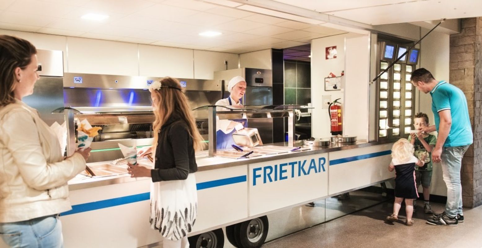 De frietkar op Duinoord schept zo'n 15.000 kilo friet per jaar! Foto: Duinoord.