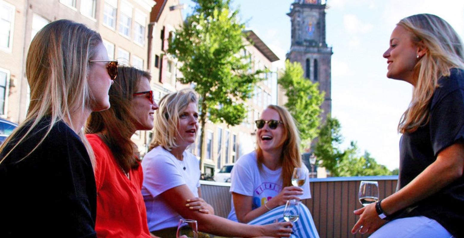 Huur een open sloep met je vrienden, gezellig! Foto: Blue Boat