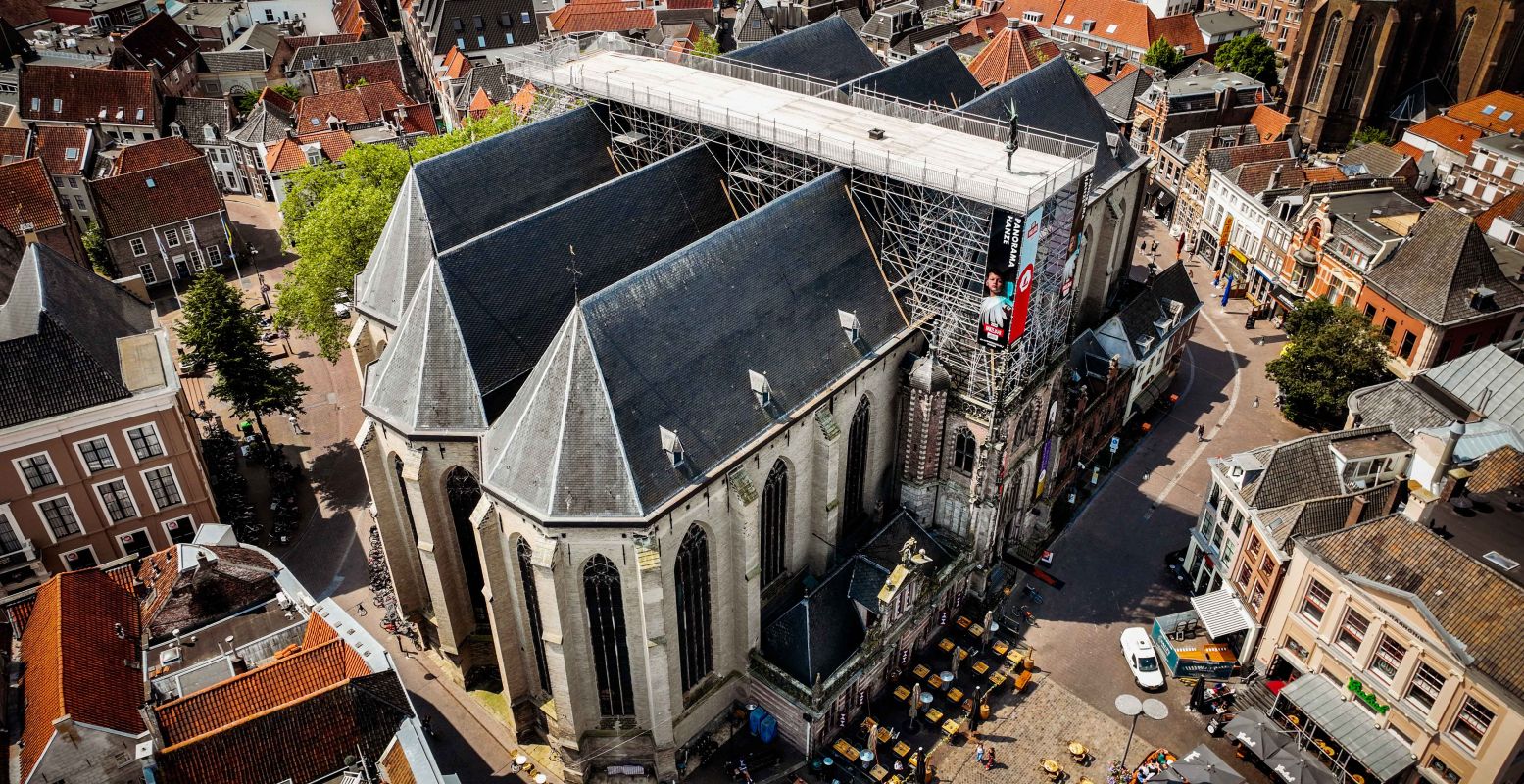 Maak een klim van zo'n dertig meter en beloon jezelf met een uniek uitzicht over de Hanzestad Zwolle. Foto: Panorama Hanze © Burowit