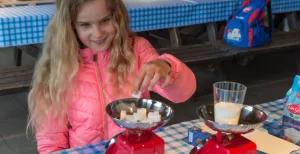 Wie lust er een broodje hond? Hoeveel klontjes suiker zitten er in jouw eten? Foto: Nederlands Openluchtmuseum