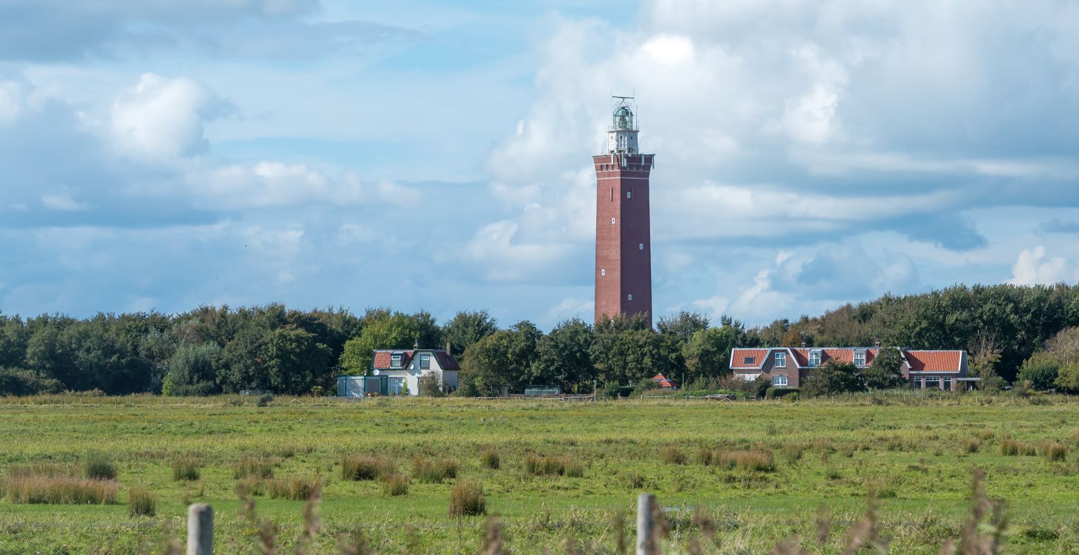 Vuurtoren Westhoofd: één van de twee bemande vuurtorens in Nederland. Foto: Eilandmarketing Goeree-Overflakkee © JdL Fotografie