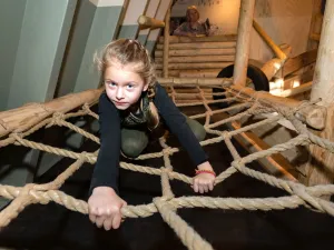 Klim en klauter over de hindernisbaan. Foto: Mariniersmuseum © Anne Reitsma Fotografie