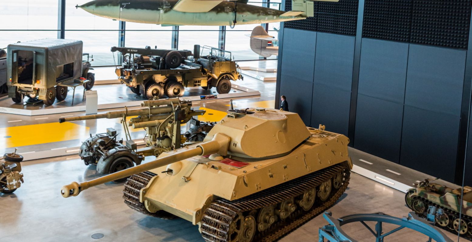 Tiger II, Königstiger, was een van de zwaarste tanks van de Tweede Wereldoorlog. In januari 1944 werden er 500 exemplaren geproduceerd. Ondanks hun superioriteit konden ze de loop van de oorlog niet meer beïnvloeden. Foto: Nationaal Militair Museum.