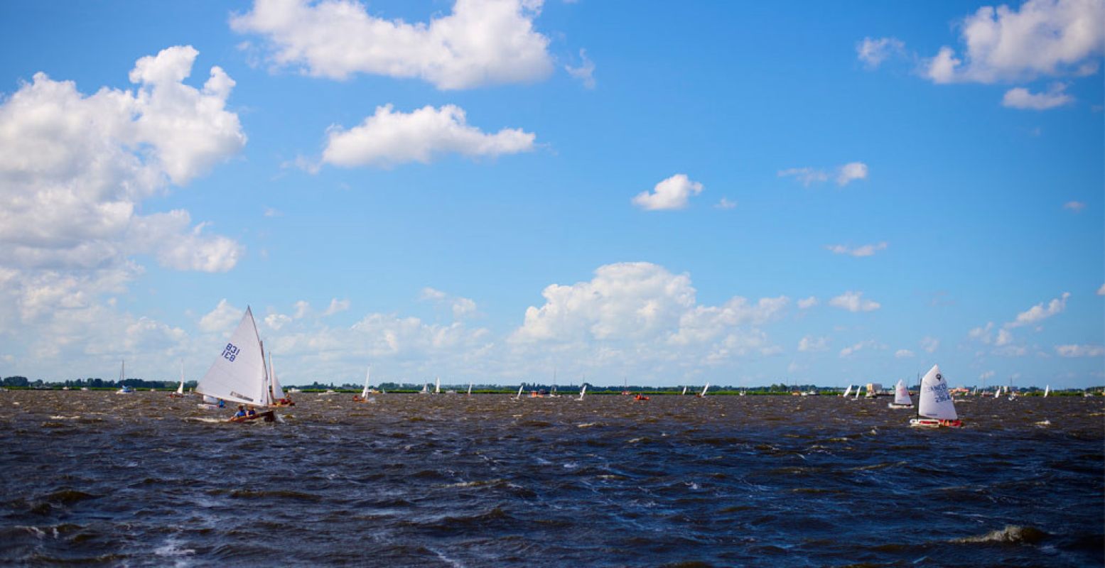 Feestje aan het water: de Sneekweek. Foto:  https://www.flickr.com/photos/robertdebock/9434375362 ,  CC BY 2.0 