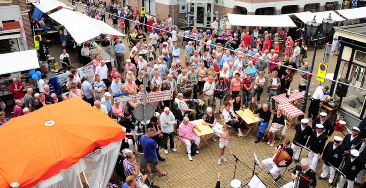 Een markt van drie kilometer lang in het centrum. Foto: Hassailt.