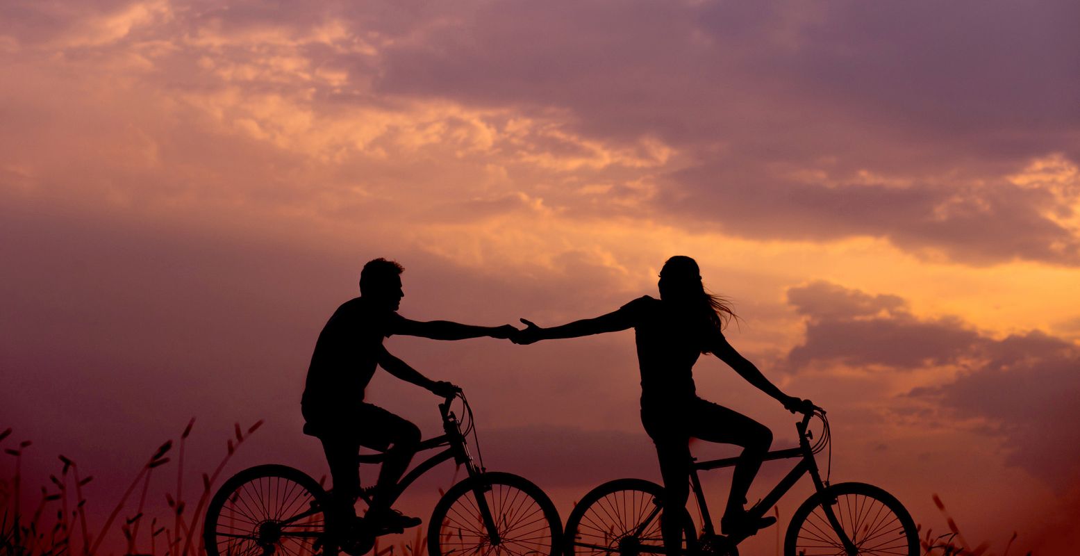 Een romantisch dagje uit met je partner? Ga fietsen en geniet onderweg van heerlijke gerechten! Foto:  Pixabay 