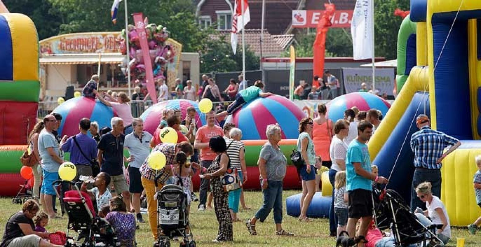 De kids vermaken zich op het Kinderfestival. Foto: Douwe Bijlsma.