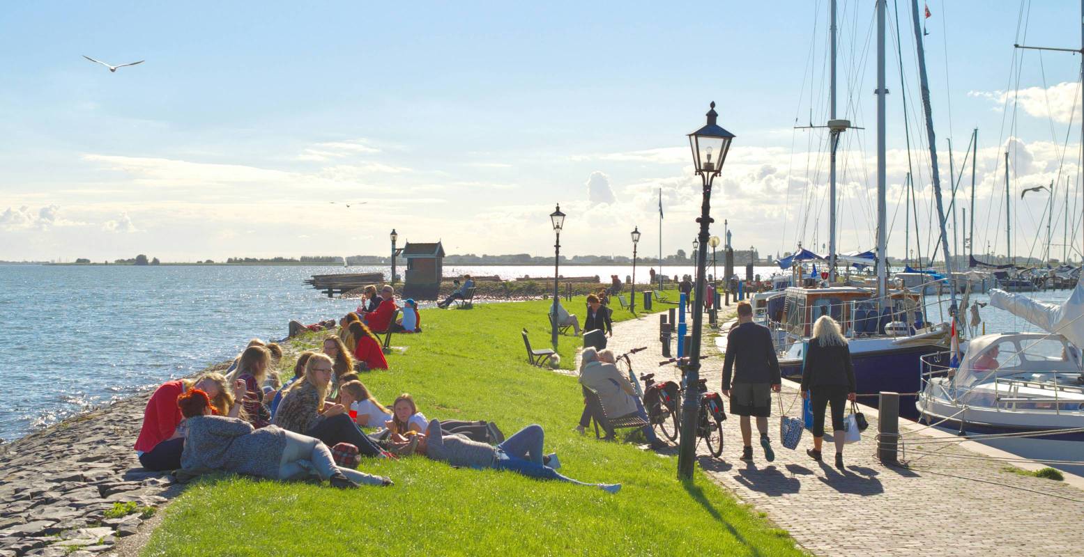 Kom naar Volendam voor een idyllisch dagje weg. Foto: Immo Wegmann via  Unsplash 