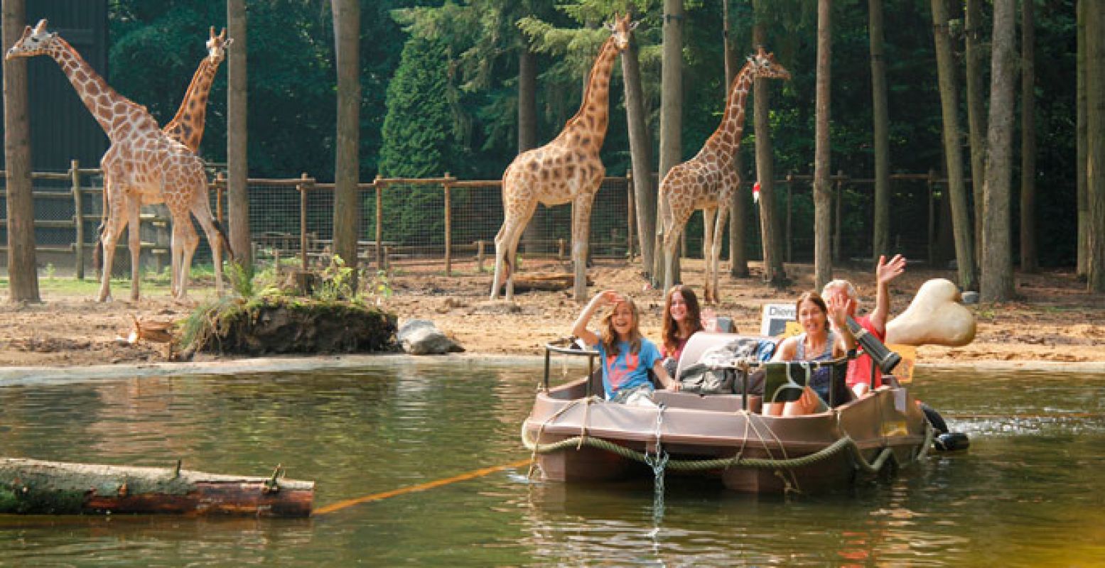 Bevaar de brede rivier van De Grote Wildernis.