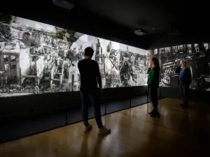 Leer meer over de Slag om Arnhem in de filmzaal. Foto: Mike Bink Â© Airborne Museum Hartenstein.